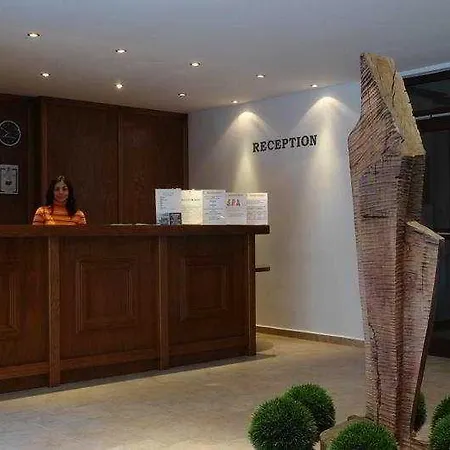 فندق Winslow Atrium 3*
